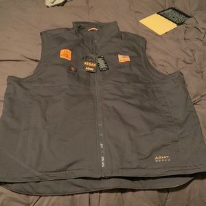 Brand new never wore Ariat Rebar men’s vest